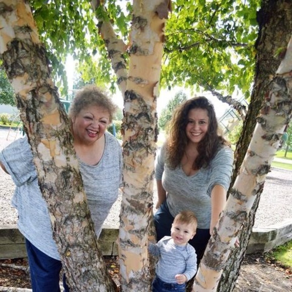 Meet your Posher, Nicole - Picture 1 of 1